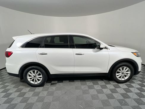Used 2019 Kia Sorento FWD image 2
