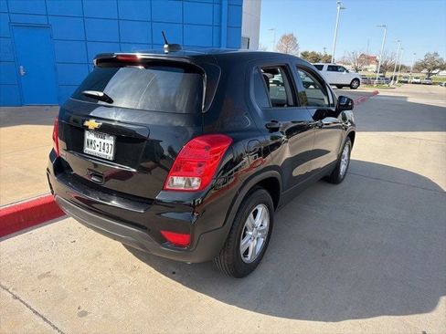 Used 2020 Chevrolet Trax LS w/ Tint and Cruise Package image 5
