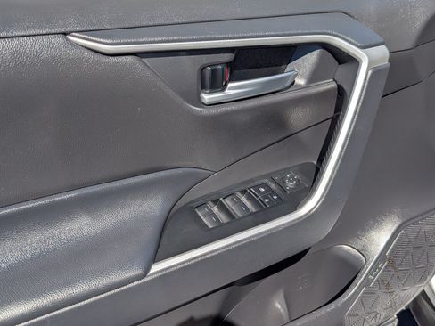 Used 2025 Toyota RAV4 XLE FWD image 15