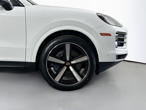 Certified 2025 Porsche Cayenne Coupe image 14