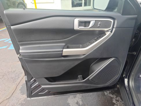 Used 2023 Ford Explorer XLT w/ Equipment Group 202A AWD/4WD image 11