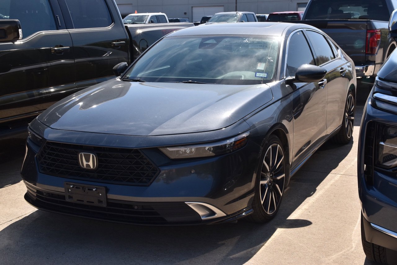 Used 2023 Honda Accord Touring image 2