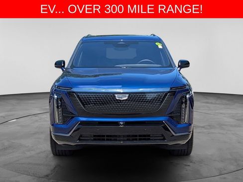 Used 2026 Cadillac Vistiq Sport w/ LPO, Floor Liner Package AWD/4WD image 2