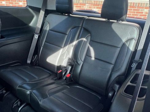 Used 2019 GMC Acadia SLT w/ Black Edition image 13