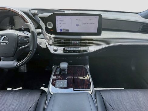 Used 2024 Lexus LS 500 RWD image 19