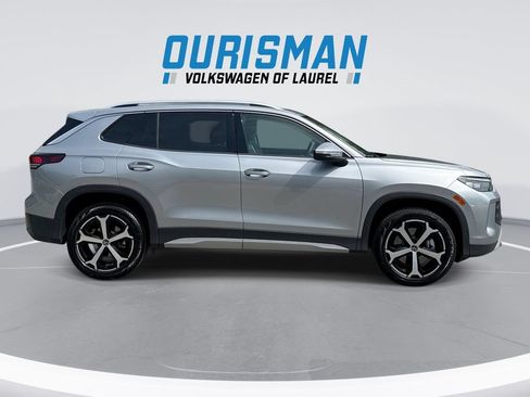 Used 2026 Volkswagen Tiguan SE AWD/4WD image 9
