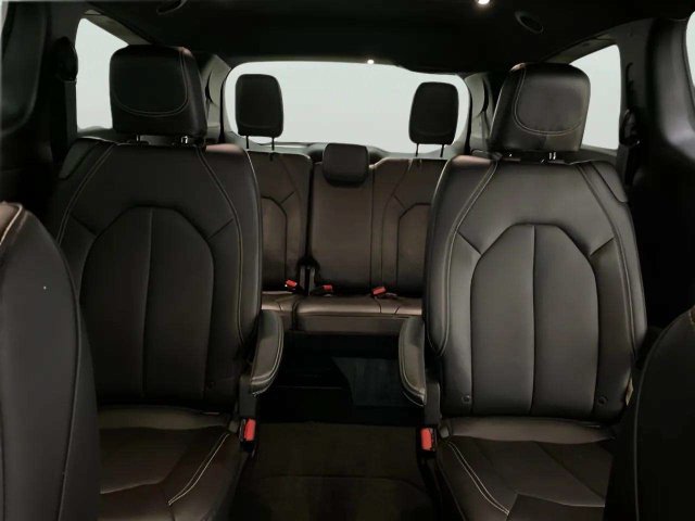 Used 2025 Chrysler Pacifica Select FWD image 66