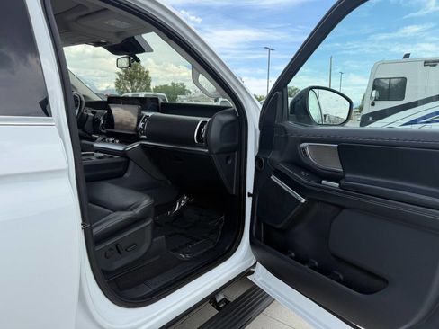 Used 2025 Ford Expedition Max Platinum AWD/4WD image 25