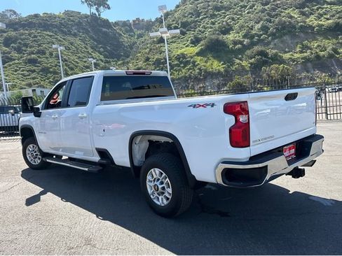 Used 2025 Chevrolet Silverado 2500 LT w/ Convenience Package AWD/4WD image 3