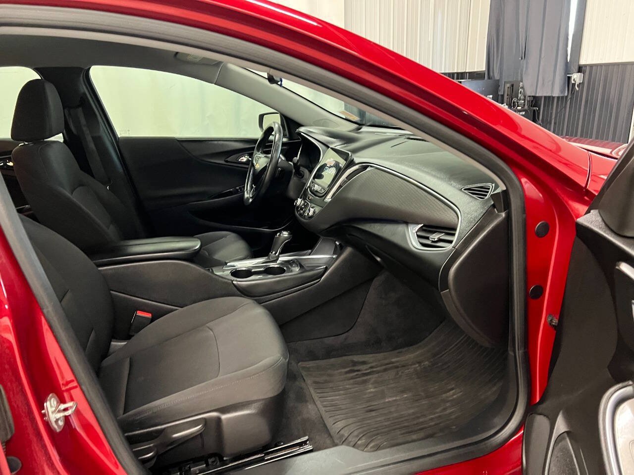 Used 2016 Chevrolet Malibu LT FWD image 11