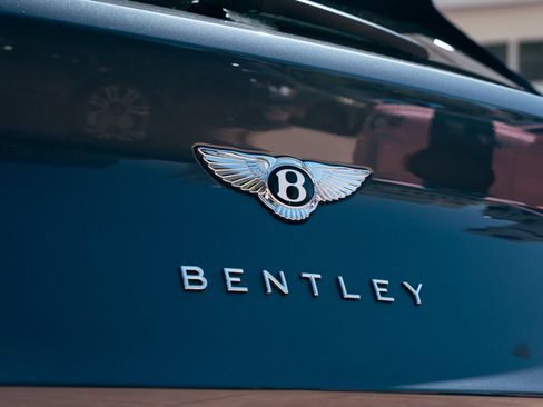 Used 2024 Bentley Bentayga Extended Wheelbase AWD/4WD image 20