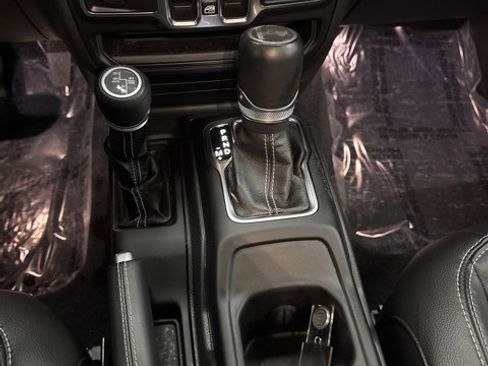 Used 2023 Jeep Wrangler Unlimited Sahara w/ Cold Weather Group image 13