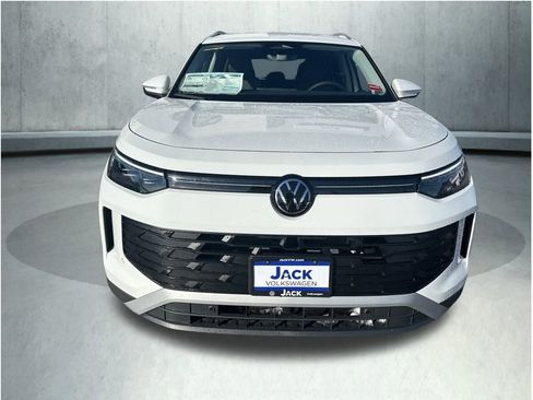 New 2026 Volkswagen Tiguan SE image 8