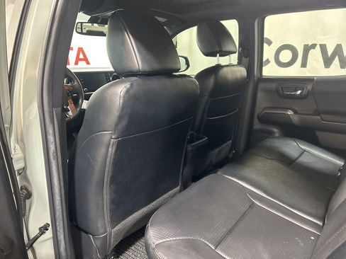 Used 2022 Toyota Tacoma TRD Off-Road image 17