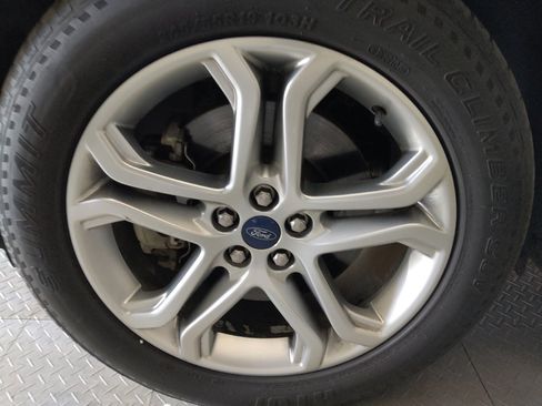 Used 2018 Ford Edge Titanium image 31