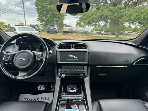 Used 2019 Jaguar F-PACE Premium AWD/4WD image 15