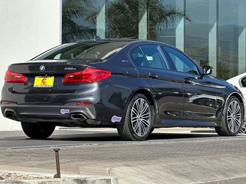 Used 2019 BMW 530e w/ M Sport Package image 3