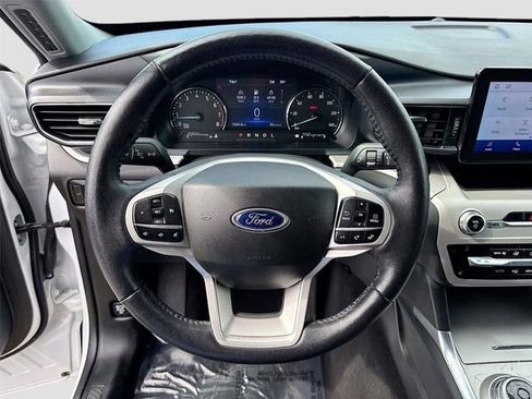 Used 2023 Ford Explorer XLT w/ Equipment Group 202A image 9