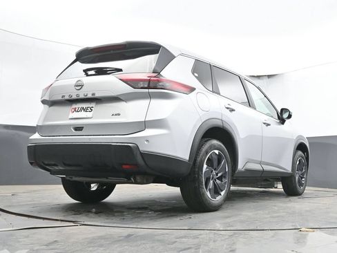 Used 2025 Nissan Rogue SV AWD/4WD image 44