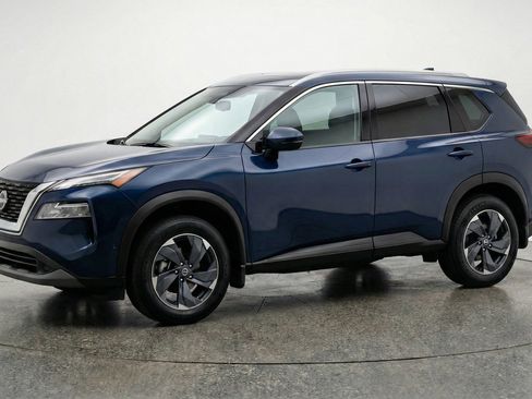Used 2025 Nissan Rogue SV image 3