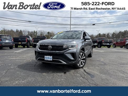 Used 2022 Volkswagen Taos SE image 1