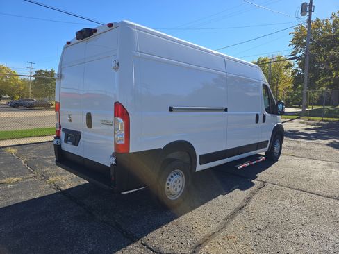 Used 2025 RAM ProMaster 2500 w/ Convenience Group image 4