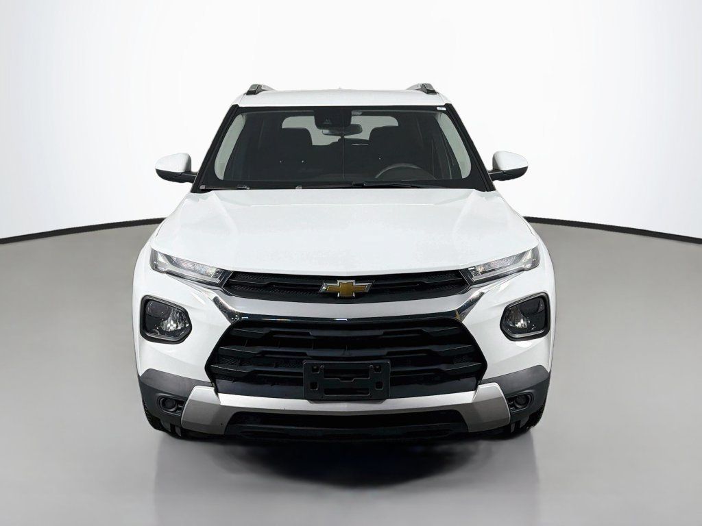 Used 2021 Chevrolet TrailBlazer LT FWD image 2