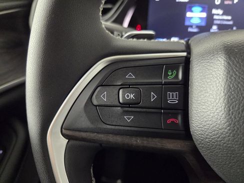Used 2026 Jeep Grand Cherokee Altitude RWD image 18