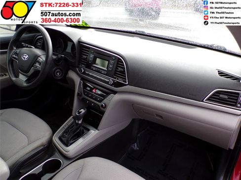 Used 2017 Hyundai Elantra SE image 28