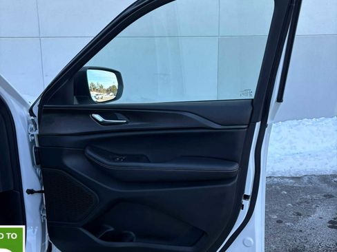 Certified 2023 Jeep Grand Cherokee Laredo w/ Luxury Tech Group I image 11