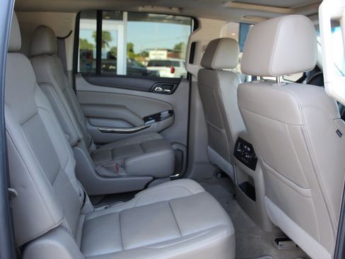 Certified 2018 GMC Yukon XL SLT w/ Premium Edition AWD/4WD image 13