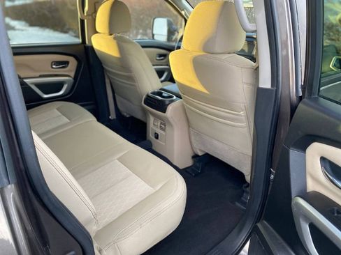 Used 2018 Nissan Titan SV w/ SV Convenience Package image 7