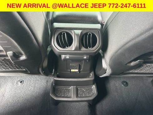Used 2022 Jeep Wrangler Unlimited Rubicon 4xe w/ Steel Bumper Group AWD/4WD image 9