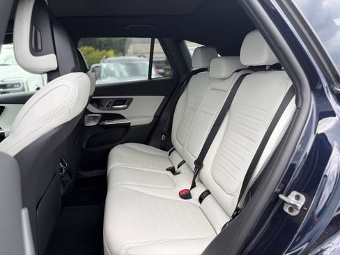 Used 2024 Mercedes-Benz GLC 300 4MATIC image 12