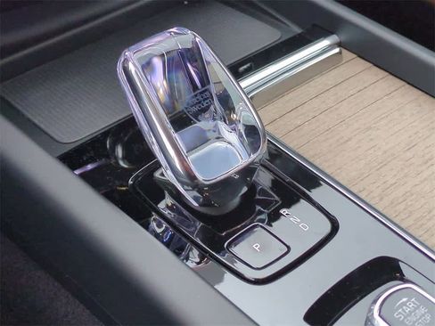 New 2026 Volvo XC60 B5 Plus w/ Protection Package Premier image 32