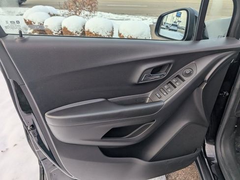 Used 2022 Chevrolet Trax LS w/ Tint and Cruise Package image 12