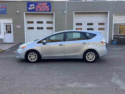 Used 2012 Toyota Prius V Three image 3