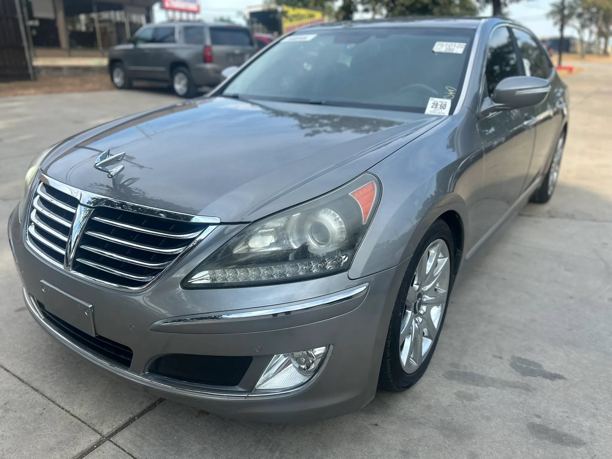 Used 2011 Hyundai Equus Signature RWD image 2