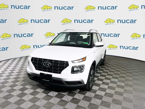 Certified 2025 Hyundai Venue SEL FWD image 3