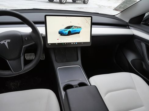 Used 2023 Tesla Model 3 Performance image 10