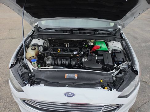 Used 2017 Ford Fusion SE FWD image 29