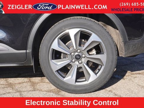 Used 2024 Ford Escape Platinum image 9