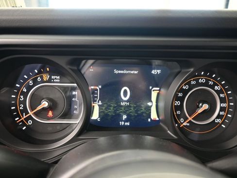 Used 2025 Jeep Gladiator Sport image 13