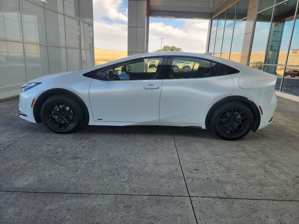 Used 2024 Toyota Prius XLE AWD/4WD image 4