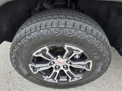 Used 2024 GMC Canyon AT4 AWD/4WD image 11