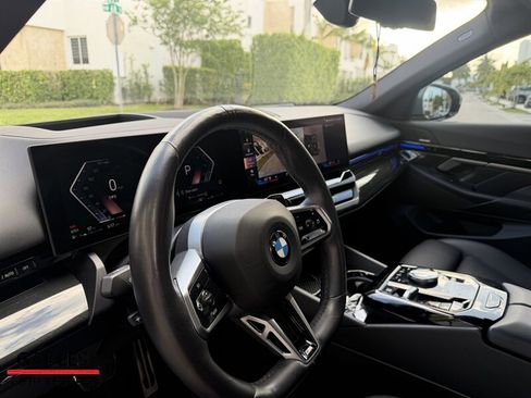 Used 2025 BMW 530i xDrive image 9