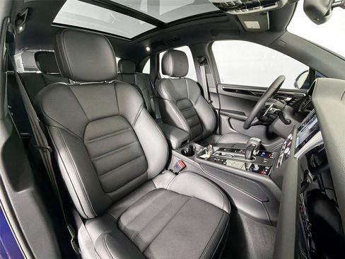 Certified 2026 Porsche Macan AWD/4WD image 28