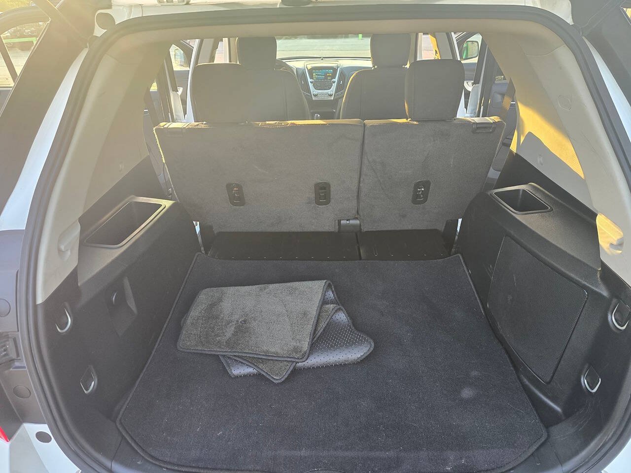 Used 2017 Chevrolet Equinox LS AWD/4WD image 45
