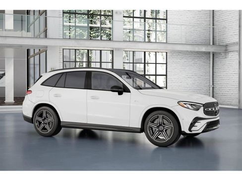 Used 2025 Mercedes-Benz GLC 350e 4MATIC image 12
