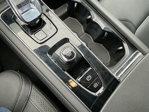 Used 2025 Volvo XC90 B5 Plus image 24